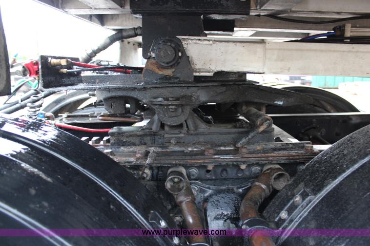 image for item G5089 2005 Sterling A9500 semi truck