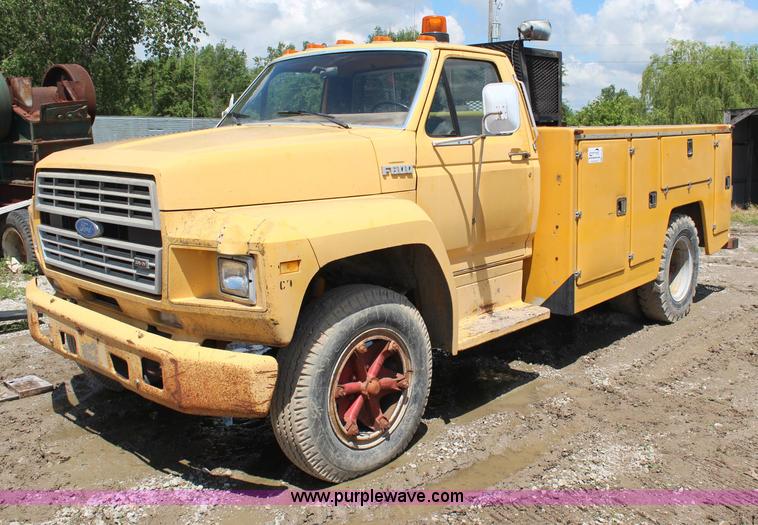 image for item G5128 1988 Ford F600 service truck
