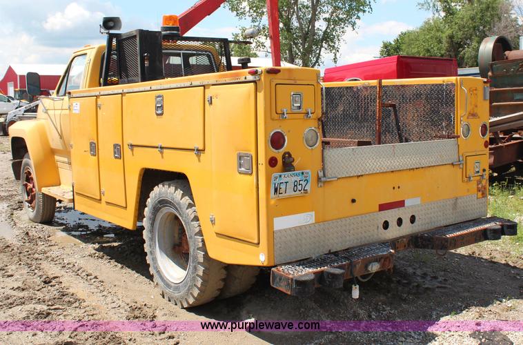 image for item G5128 1988 Ford F600 service truck