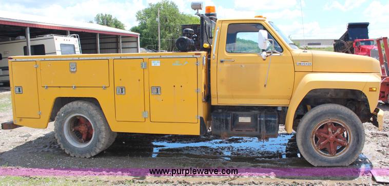 image for item G5128 1988 Ford F600 service truck
