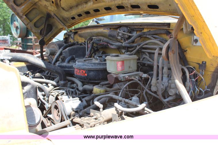 image for item G5128 1988 Ford F600 service truck