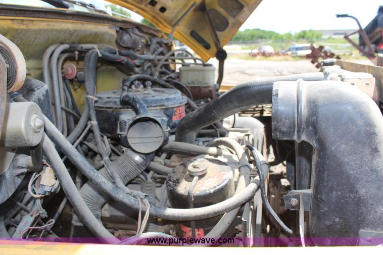 image for item G5128 1988 Ford F600 service truck