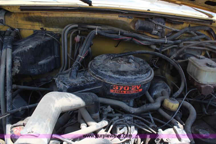 image for item G5128 1988 Ford F600 service truck