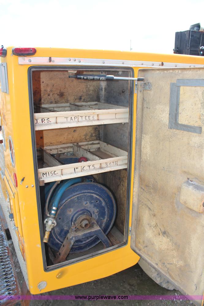 image for item G5128 1988 Ford F600 service truck