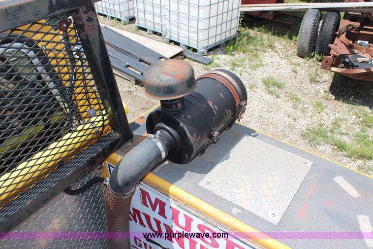 image for item G5128 1988 Ford F600 service truck