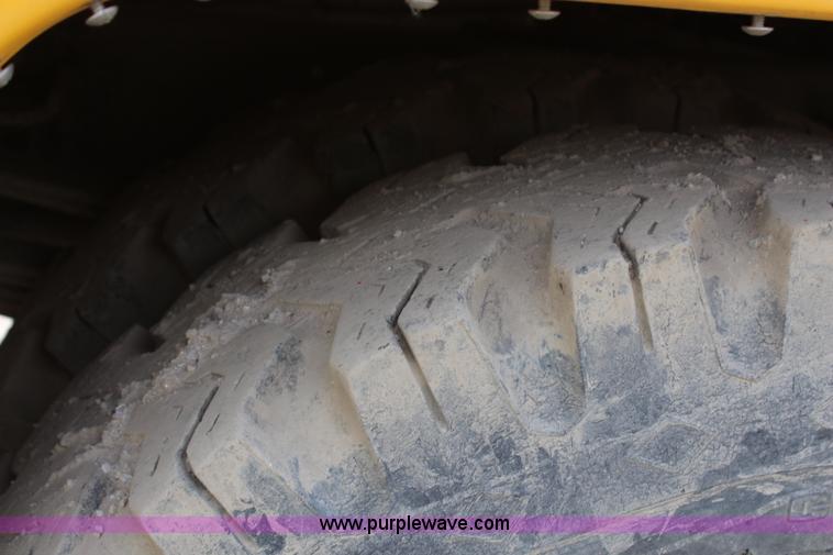 image for item G5128 1988 Ford F600 service truck