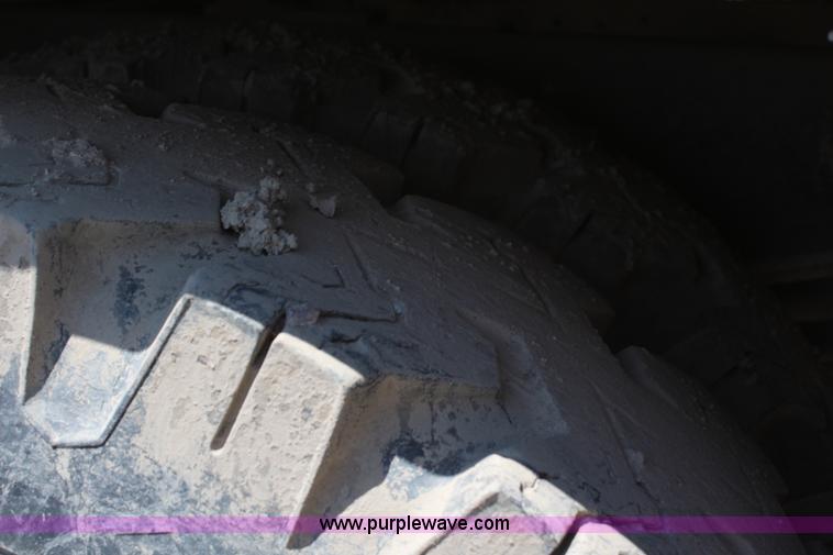 image for item G5128 1988 Ford F600 service truck