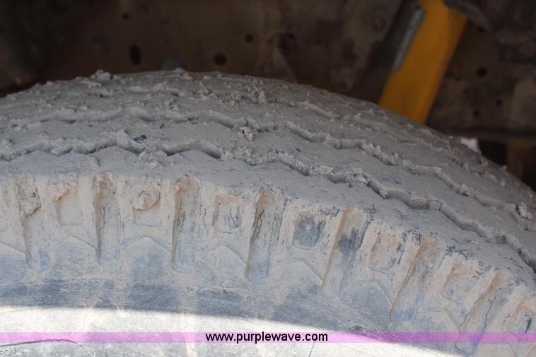 image for item G5128 1988 Ford F600 service truck