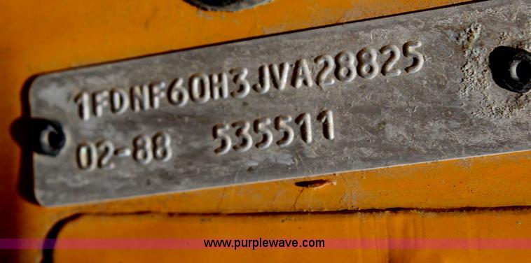 image for item G5128 1988 Ford F600 service truck