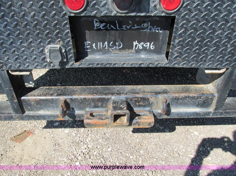 image for item G5144 2006 Chevrolet Silverado 3500 flatbed pickup truck