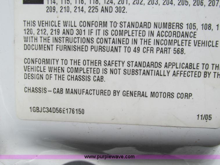 image for item G5144 2006 Chevrolet Silverado 3500 flatbed pickup truck