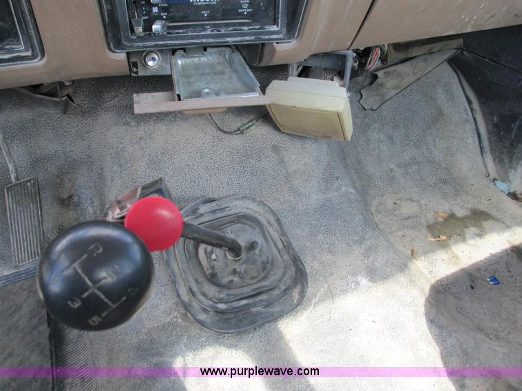 image for item G5145 1990 Ford F800 truck cab and chassis