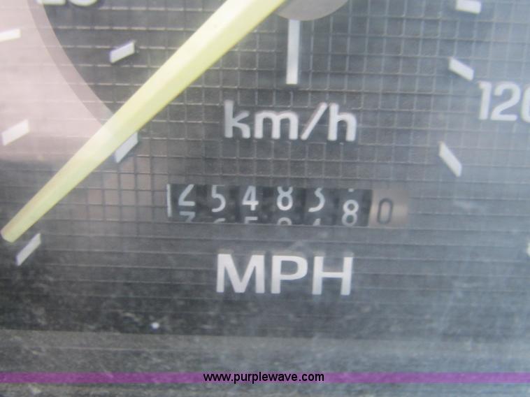 image for item G5145 1990 Ford F800 truck cab and chassis