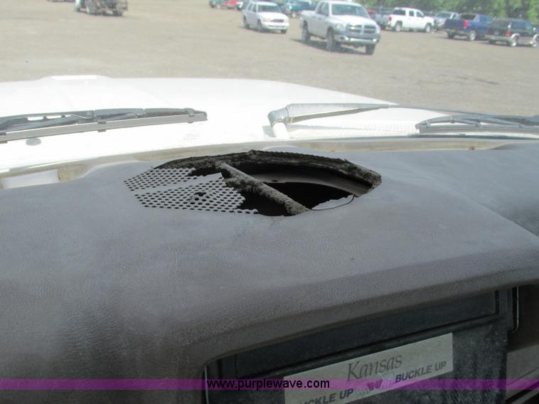 image for item G5145 1990 Ford F800 truck cab and chassis