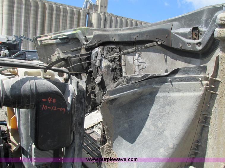 image for item G5145 1990 Ford F800 truck cab and chassis