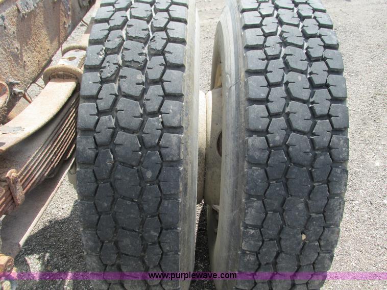 image for item G5145 1990 Ford F800 truck cab and chassis