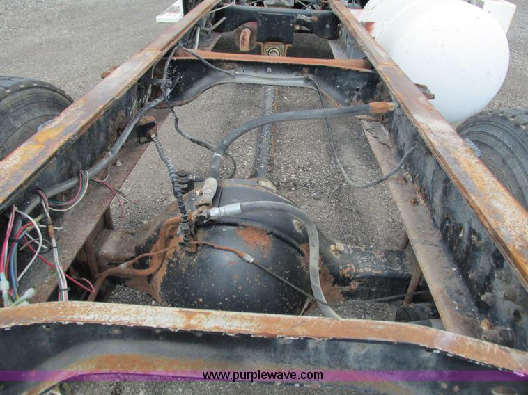 image for item G5145 1990 Ford F800 truck cab and chassis