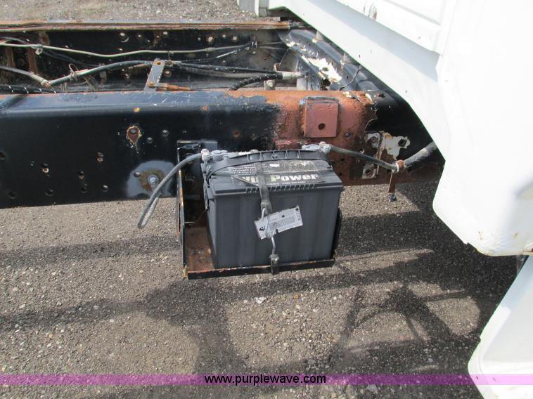 image for item G5145 1990 Ford F800 truck cab and chassis