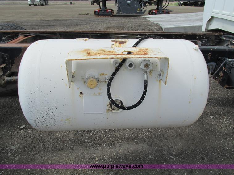 image for item G5145 1990 Ford F800 truck cab and chassis