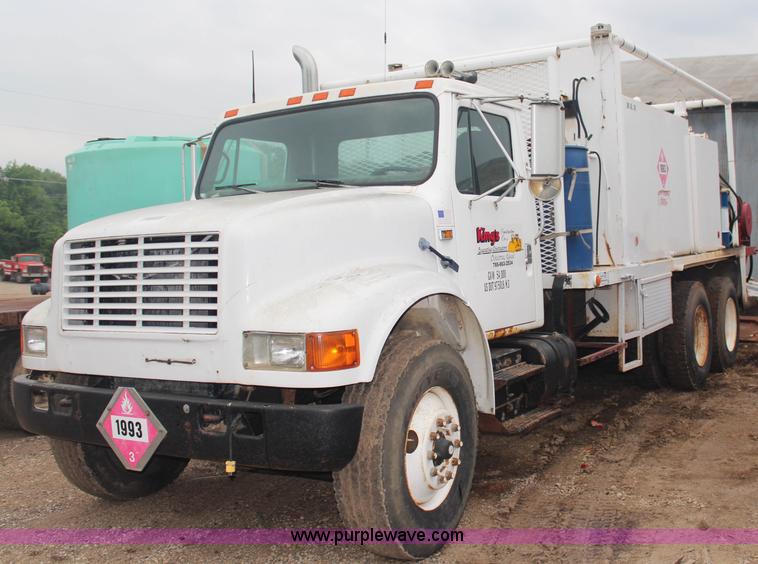 image for item G5148 1992 International 4900 fuel and lube truck