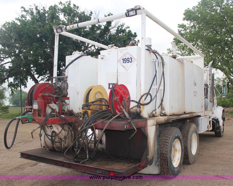 image for item G5148 1992 International 4900 fuel and lube truck