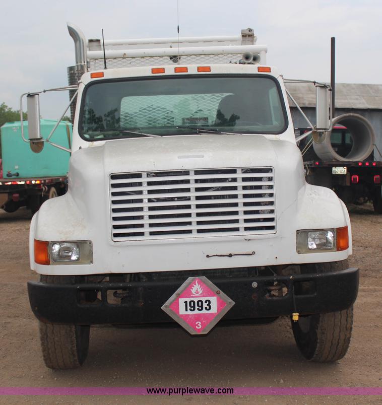 image for item G5148 1992 International 4900 fuel and lube truck