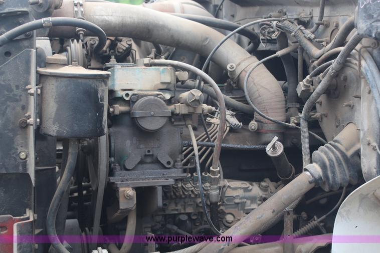 image for item G5148 1992 International 4900 fuel and lube truck