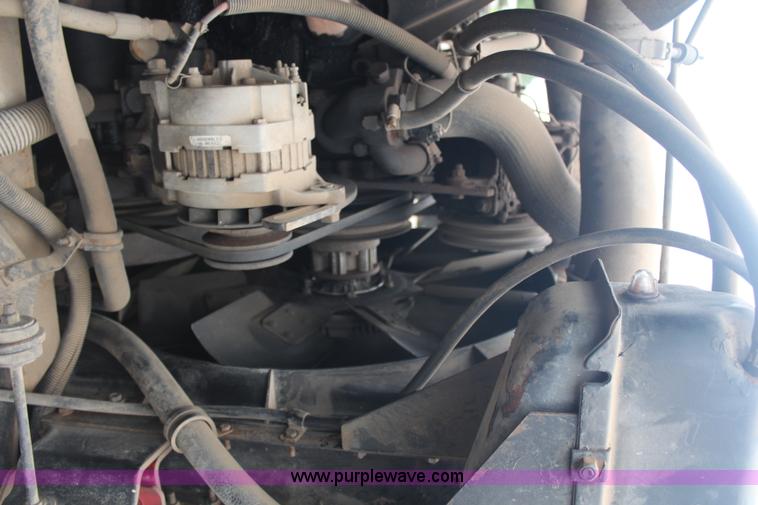 image for item G5148 1992 International 4900 fuel and lube truck