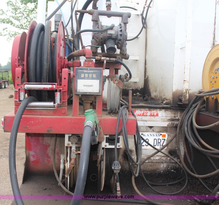 image for item G5148 1992 International 4900 fuel and lube truck