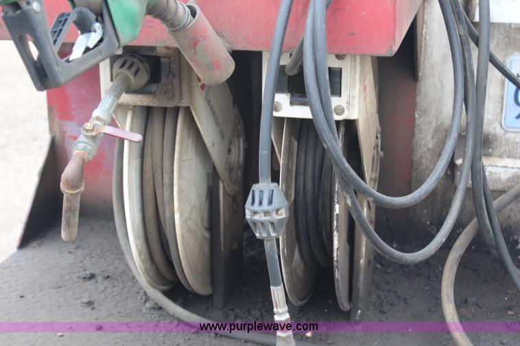 image for item G5148 1992 International 4900 fuel and lube truck