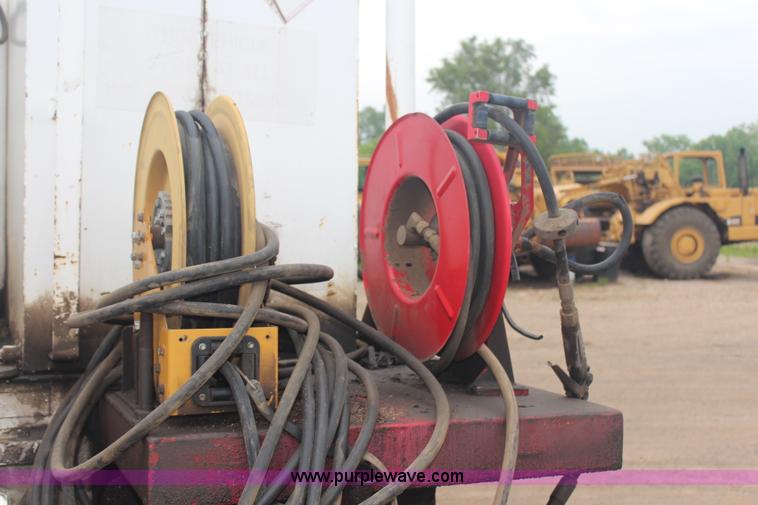 image for item G5148 1992 International 4900 fuel and lube truck