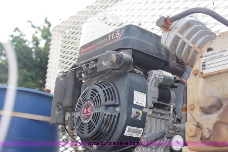 image for item G5148 1992 International 4900 fuel and lube truck