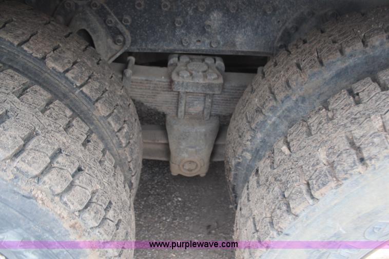 image for item G5148 1992 International 4900 fuel and lube truck