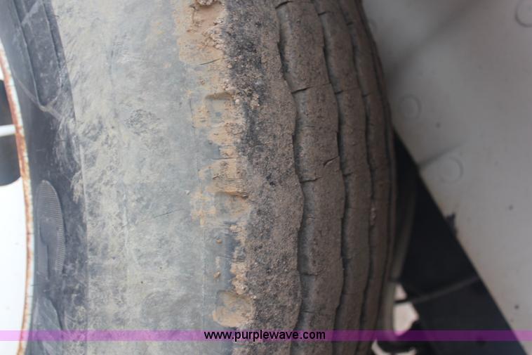 image for item G5148 1992 International 4900 fuel and lube truck