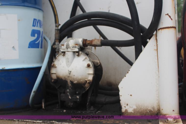 image for item G5148 1992 International 4900 fuel and lube truck