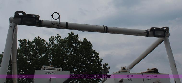 image for item G5148 1992 International 4900 fuel and lube truck