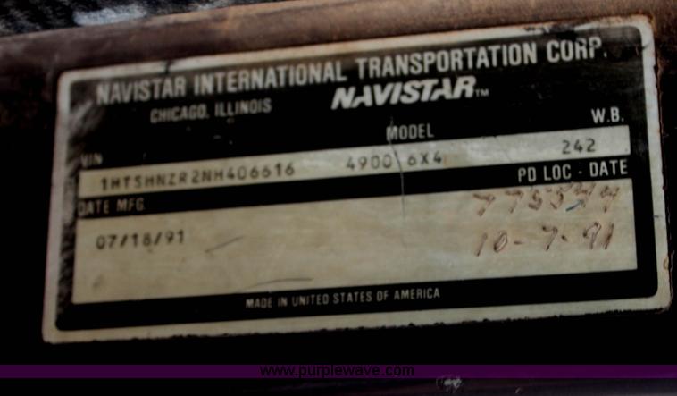 image for item G5148 1992 International 4900 fuel and lube truck