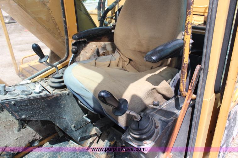 image for item G5153 1988 Fiat-Allis FE20 LC excavator