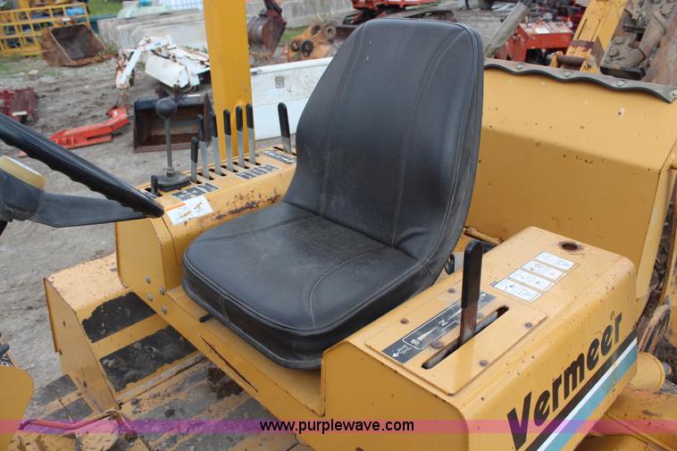 image for item G5159 2003 Vermeer V8550A trencher
