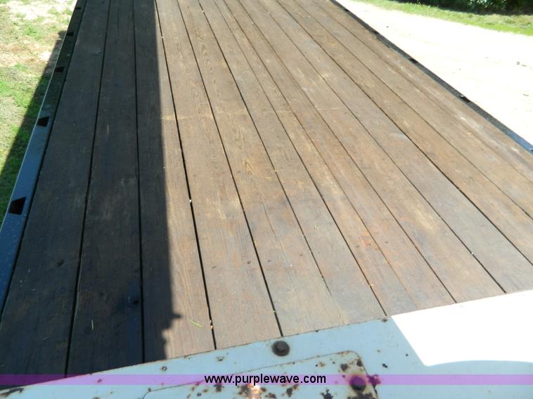 image for item G7876 1988 Ford L9000 AeroMax boom truck