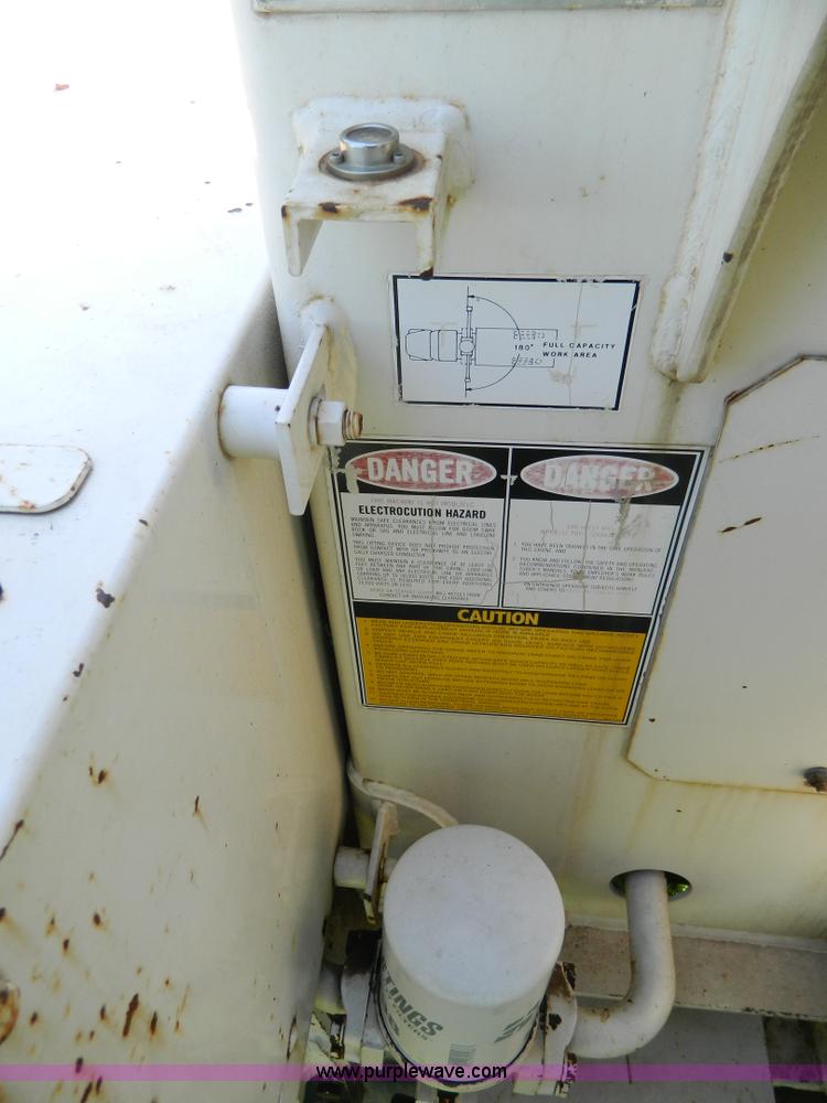 image for item G7876 1988 Ford L9000 AeroMax boom truck