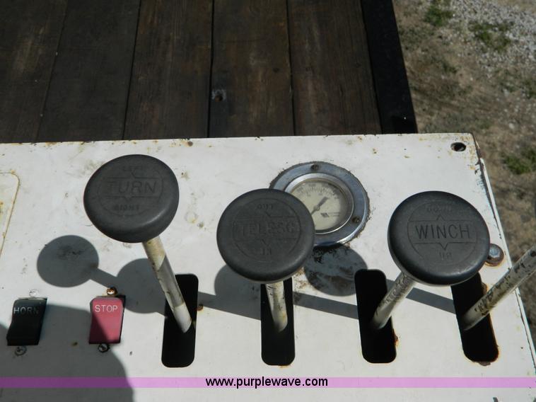 image for item G7876 1988 Ford L9000 AeroMax boom truck