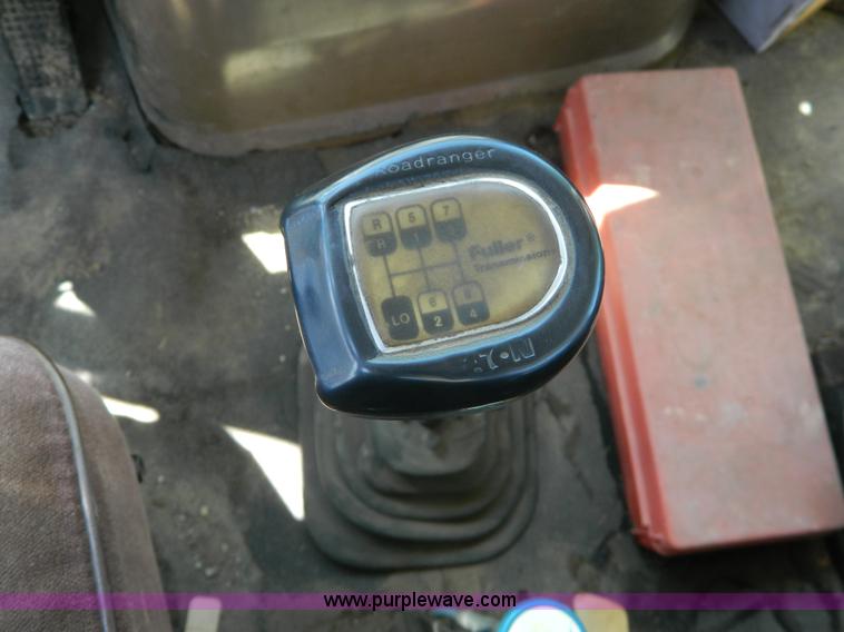 image for item G7876 1988 Ford L9000 AeroMax boom truck