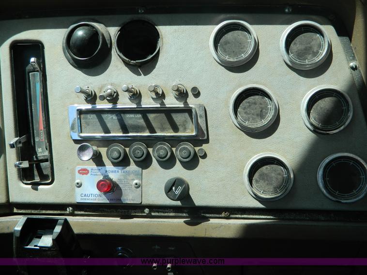 image for item G7876 1988 Ford L9000 AeroMax boom truck