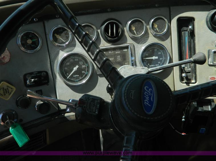 image for item G7876 1988 Ford L9000 AeroMax boom truck