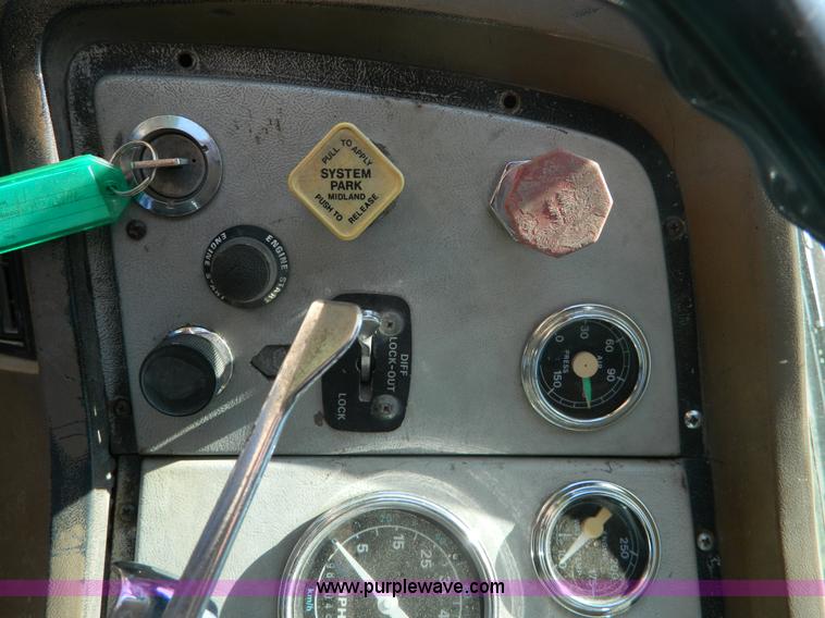 image for item G7876 1988 Ford L9000 AeroMax boom truck