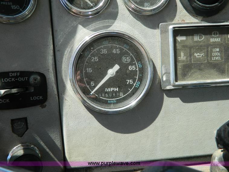 image for item G7876 1988 Ford L9000 AeroMax boom truck