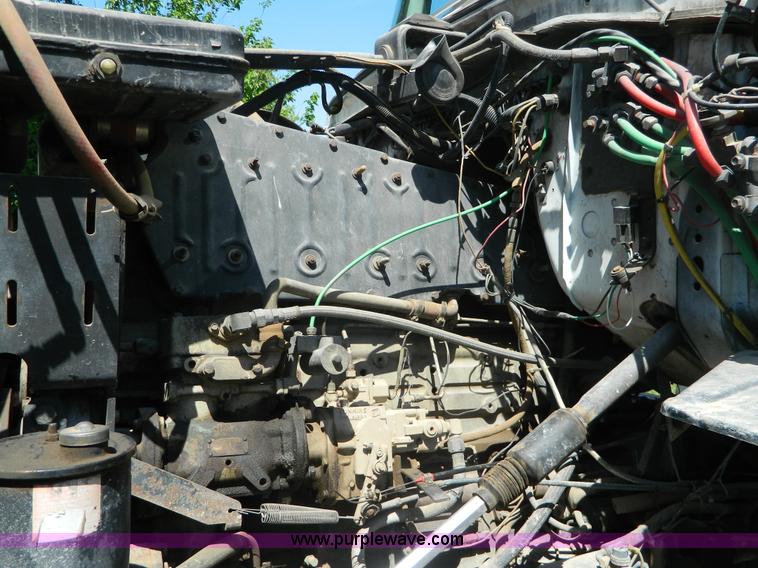 image for item G7876 1988 Ford L9000 AeroMax boom truck