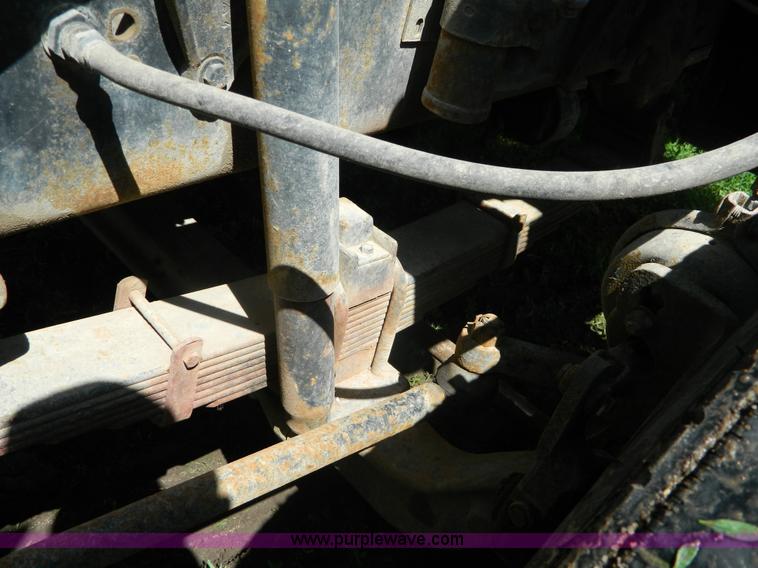 image for item G7876 1988 Ford L9000 AeroMax boom truck