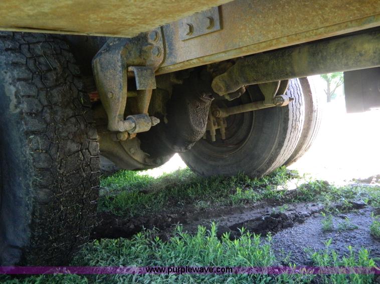 image for item G7876 1988 Ford L9000 AeroMax boom truck